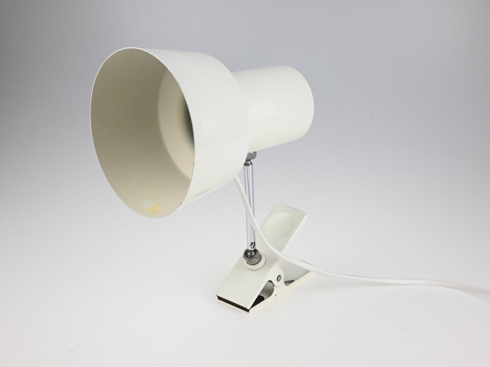 Vintage White Clip On Lamp, Mid Century Desk Lamp, Metal Lamp, Table Lamp, Desk Lamp, Clip On Lamp, Mid Century Lamp, White Lamp photo Lighting