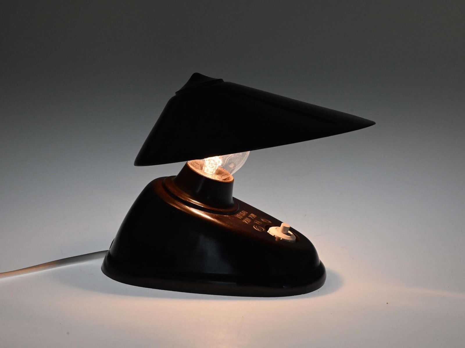 Vintage Bakelite Mushroom Lamp, Bauhaus Style, Bauhaus Lamp, Bakelite Lamp, Desk Lamp, Bedside Lamp, Art Deco Lamp, Bauhaus, Type 11641 photo vintage