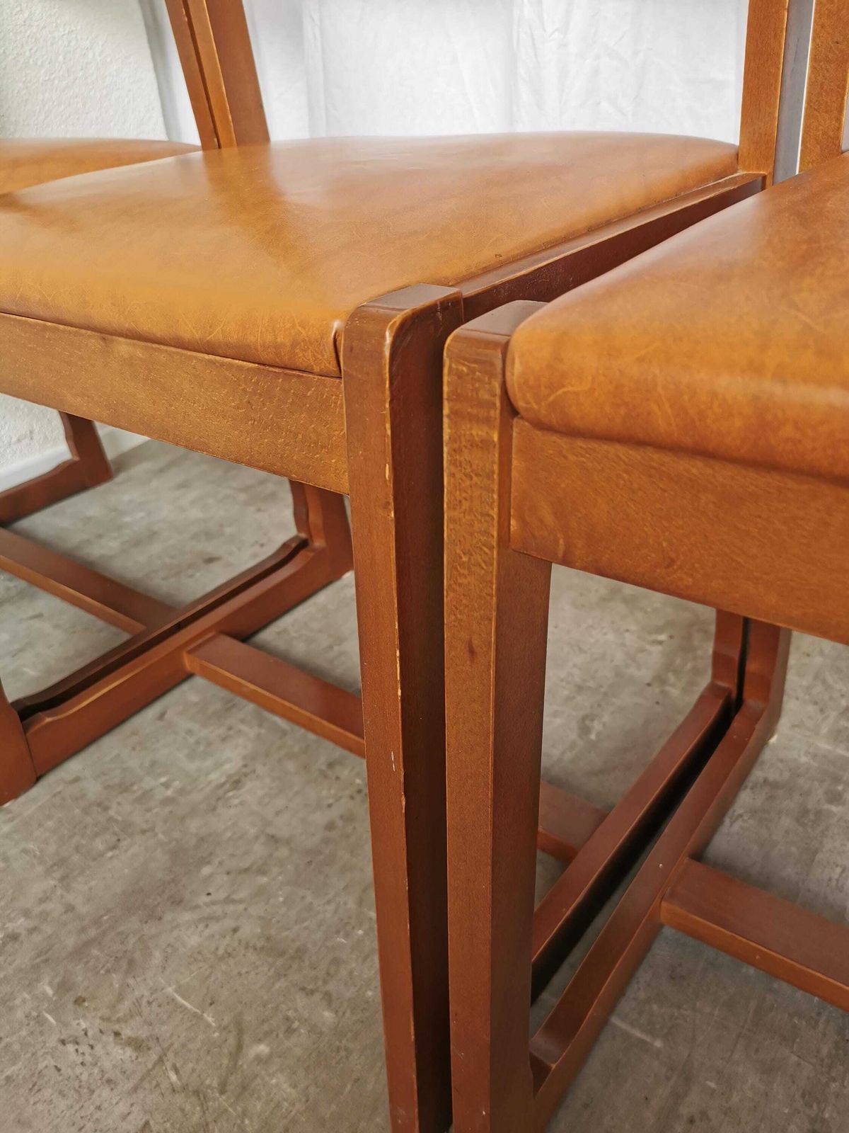 1 Of 5 Vintage Dining Chairs / 1970s Mid Century Wooden Sculptural Design With Brown Caramel Faux Leather Seats / Italian Modernist Design photo for sale