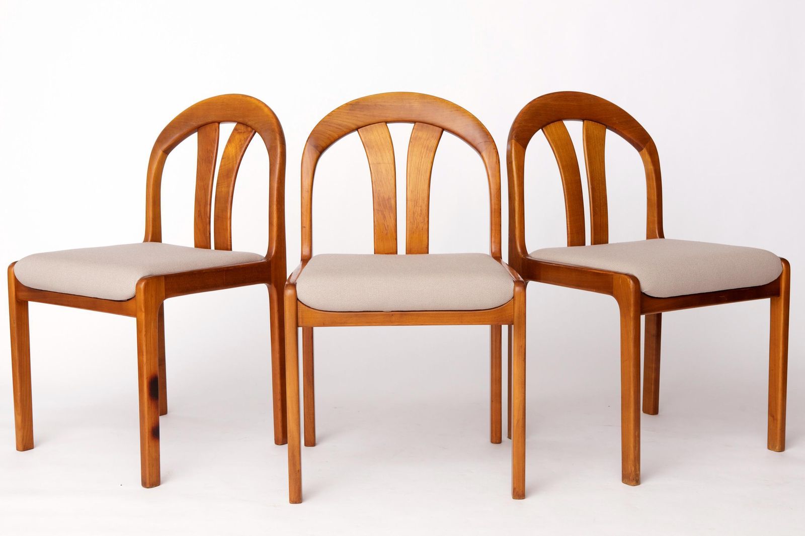 Set Of 4 Vintage Dining Chairs By Lübke – Germany 1970s – Cherrywood & Gray Upholstery photo vinterior