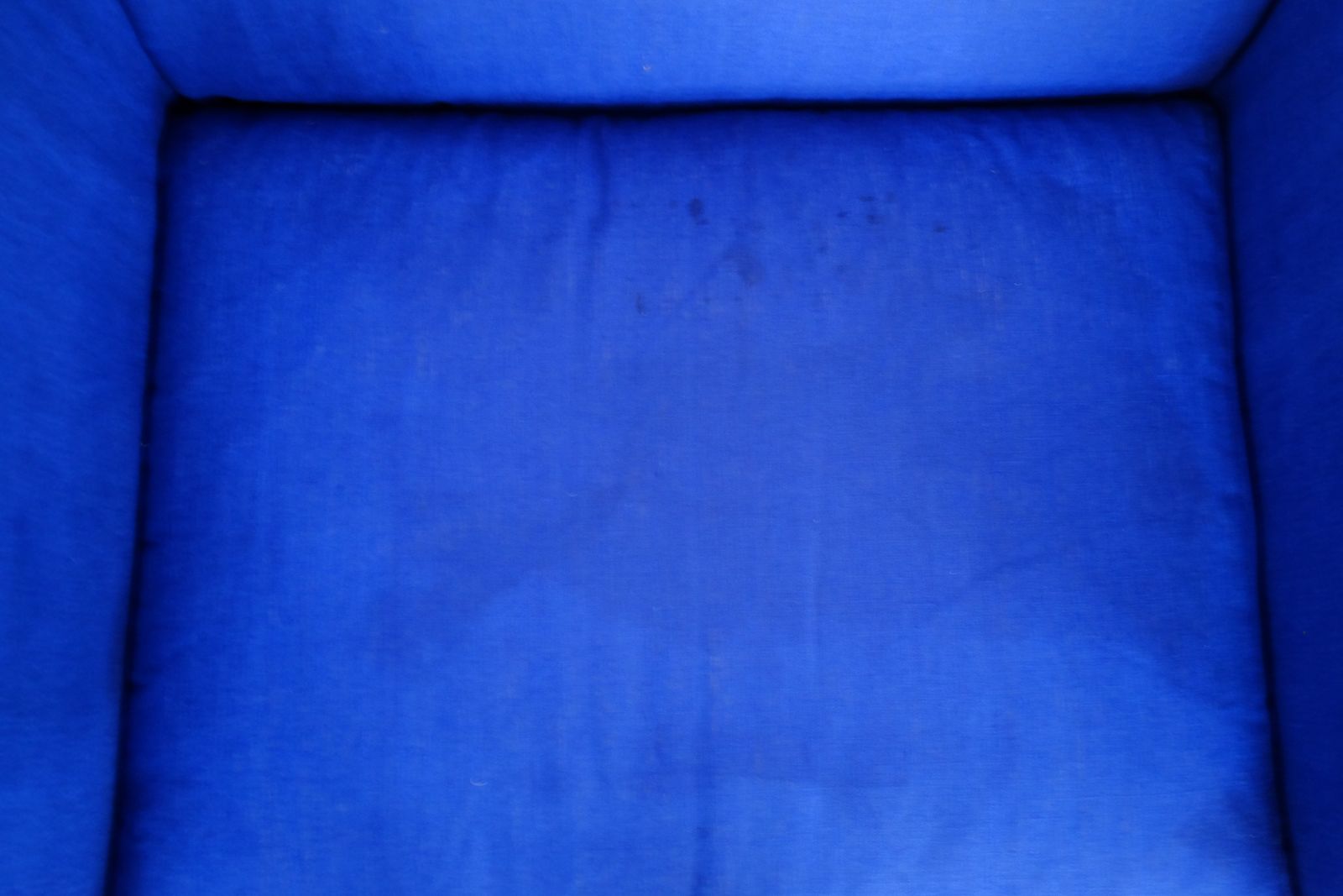 photo vinterior B&B Italia Cobalt Blue ‘Tight’ Modular Sofa By Antonio Citterio