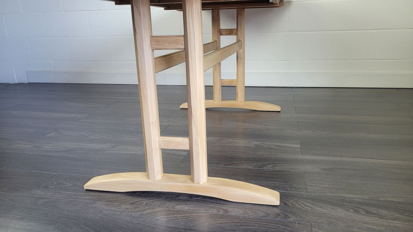 Ercol Burford Grand Extending Dining Table, 1990s photo Furniture