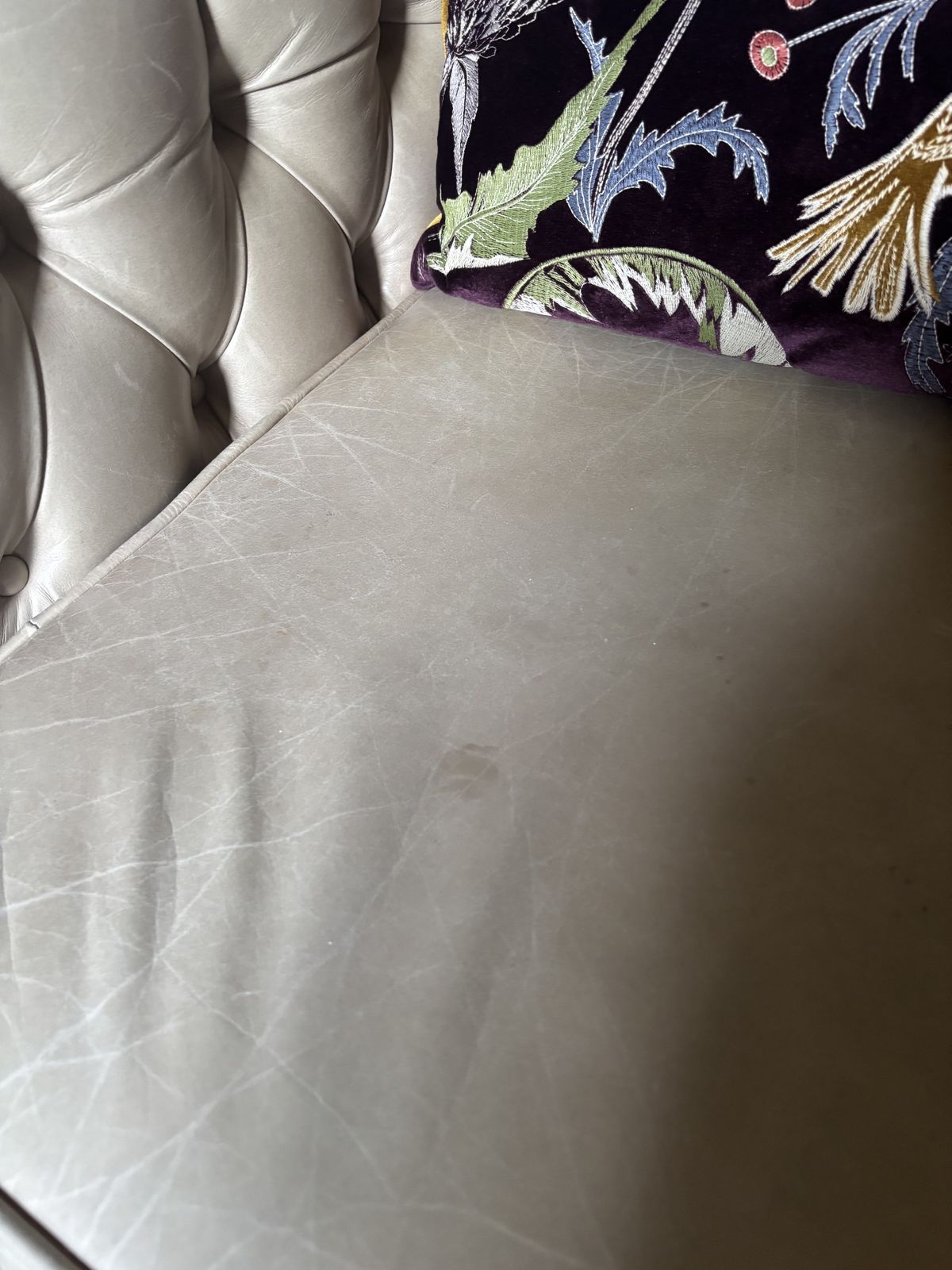 Cream Chesterfield Style Leather Armchair photo vinterior