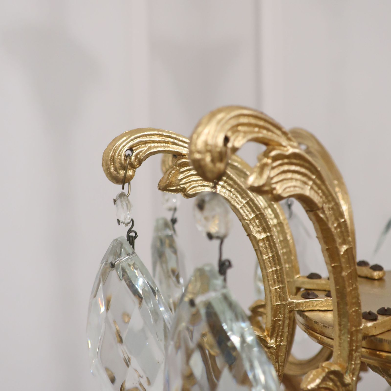 French Mid Century Brass & Faceted Glass Chandelier photo vinterior