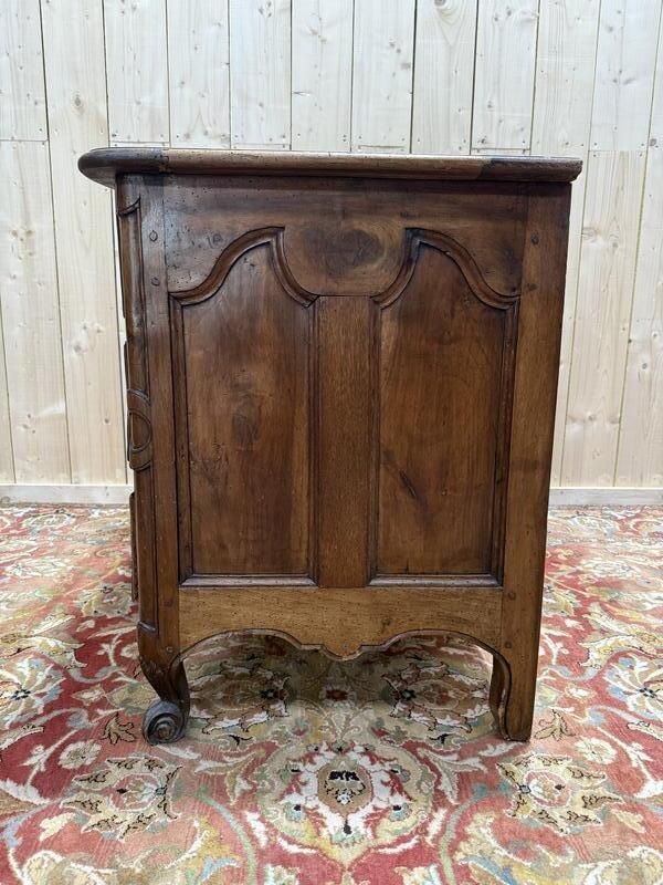 Commode époque Louis XV En Noyer Massif à Poignée Coquilles Sculptées photo vinterior