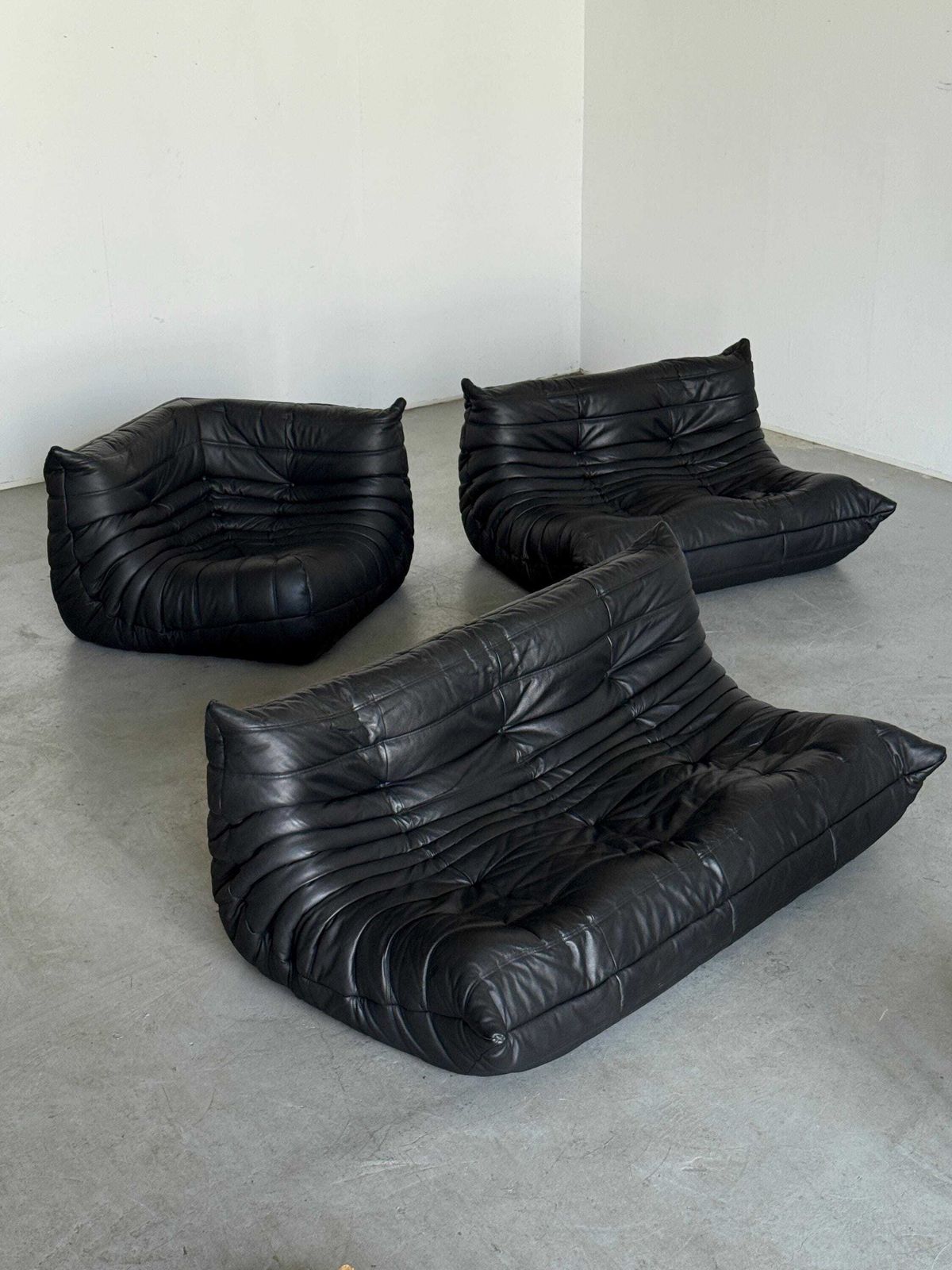 Original Vintage Togo Modular Sofa In Black Leather, Michel Ducaroy For Ligne Roset, 1970s France photo furniture