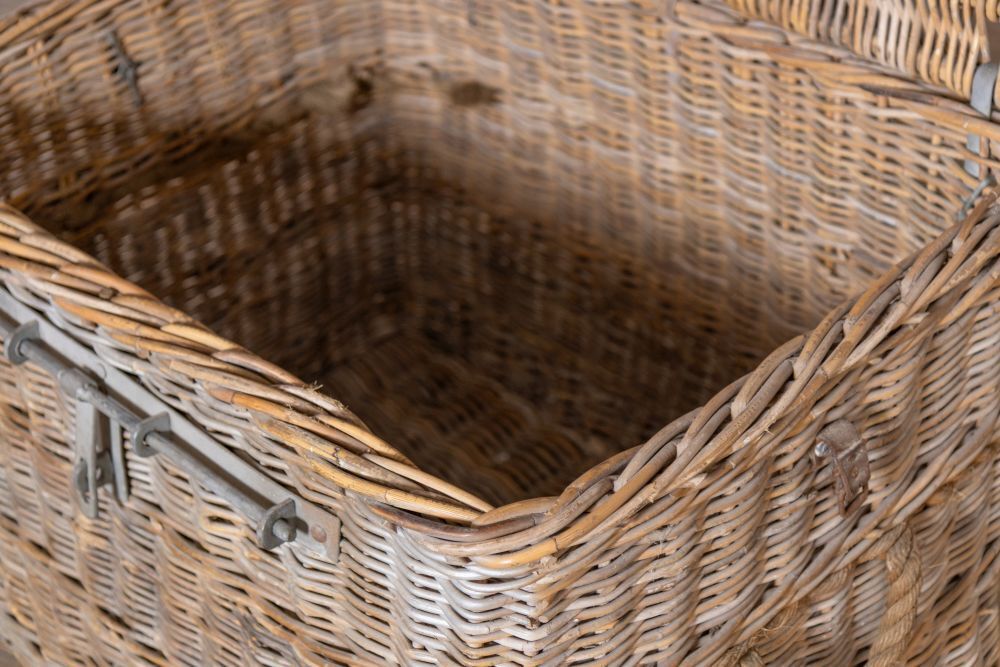 Vintage 1930's Wicker Laundry Basket photo vinterior