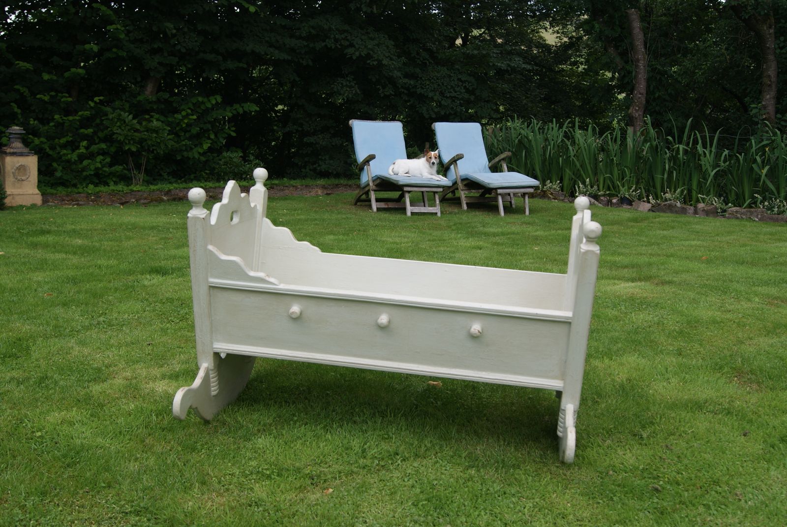 Antique 19th Century European Cradle photo vinterior