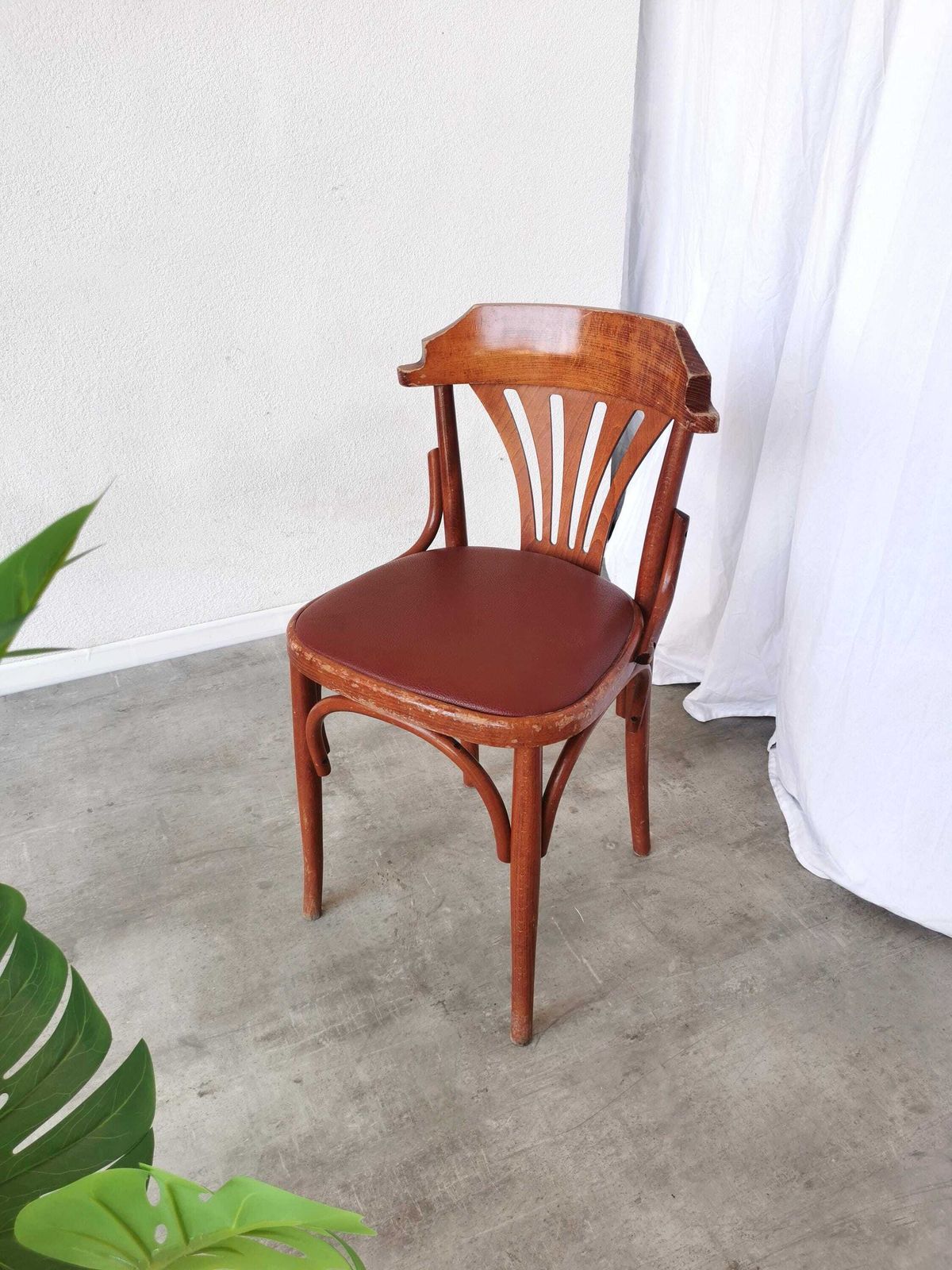 Vintage Bentwood Dining Chair With Fan Backrest / 1970s / Thonet Style / Dark Wood Frame And Faux Leather Seat / Irish Pub Style