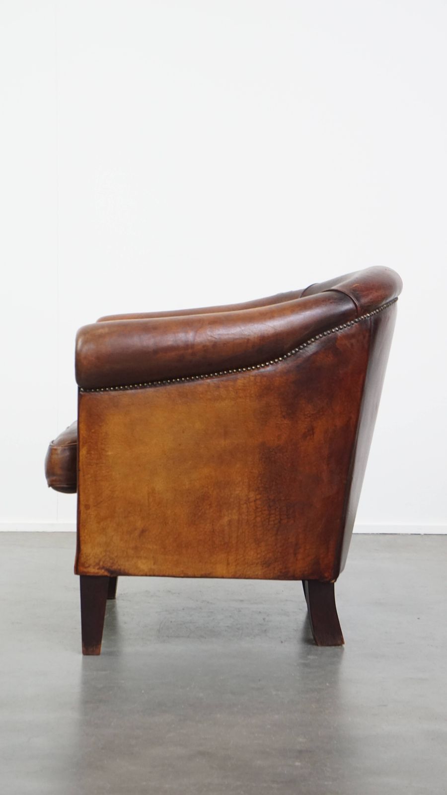 Schapenvacht Club Fauteuil In Een Mooie Warme Cognackleur Met Een Fraaie Patina photo 926.2215