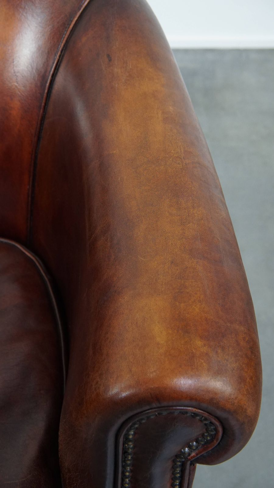 Schapenvacht Club Fauteuil In Een Mooie Warme Cognackleur Met Een Fraaie Patina photo vintage