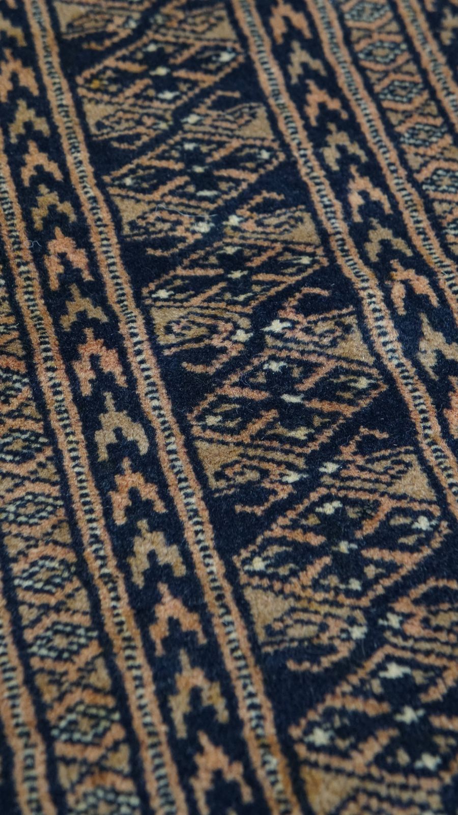 Vierkant Decoratief Vloerkleed In Oosterse Stijl Met Verfijnde Patronen, Voornamelijk In Rood En Blauw – 105 X 98 Cm photo Textiel