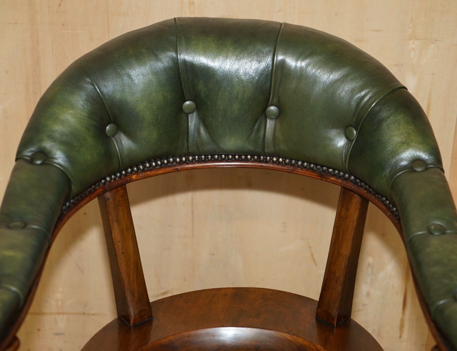 Scottish Antique Victorian 1880 Mahogany & Leather Chesterfield Captains Chair photo vinterior