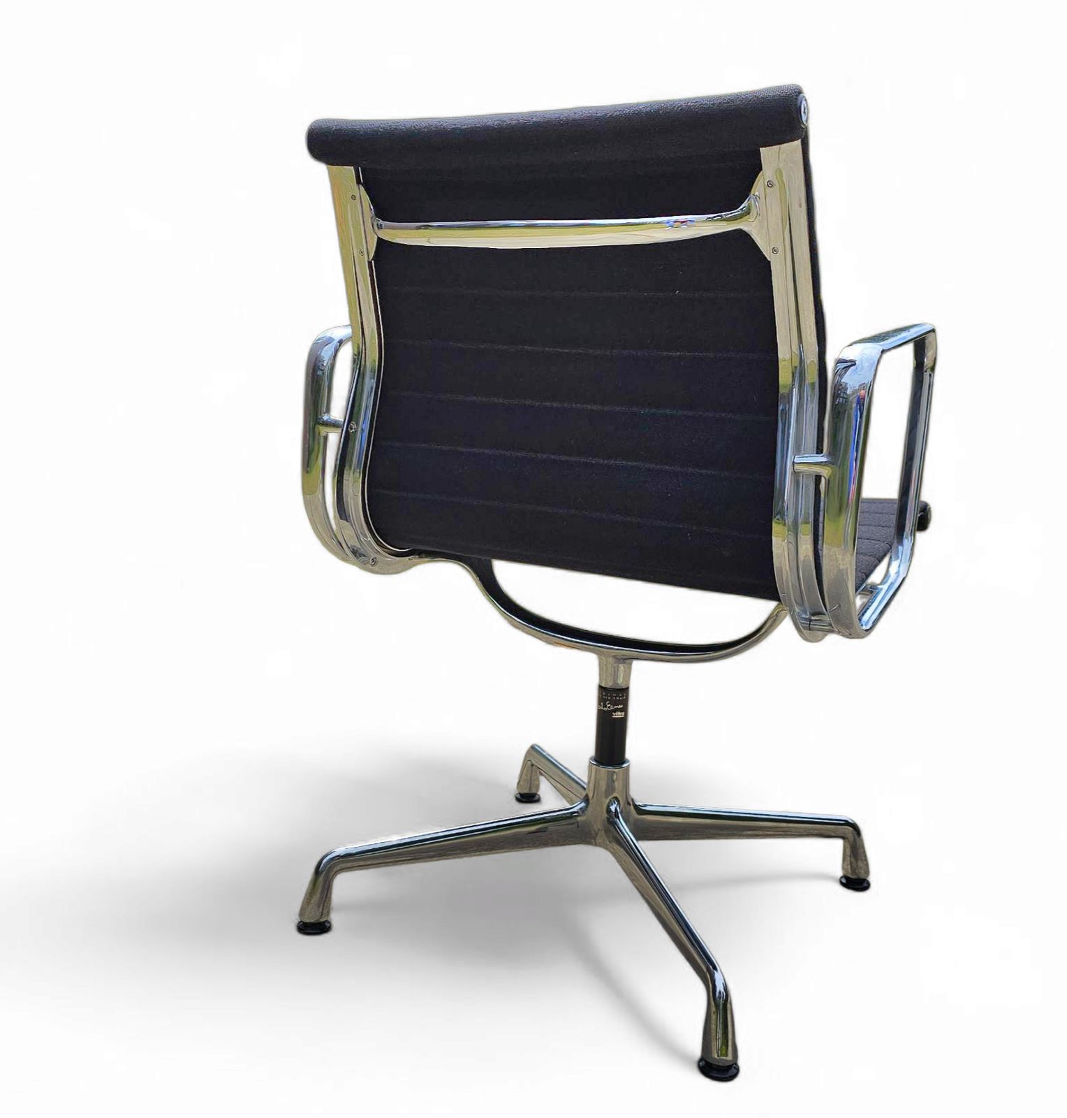 photo vinterior Ea 107 / 108 Alu  S / Eames / Vitra Office Chair / Black Hupsak Fabric / Chrome Frame