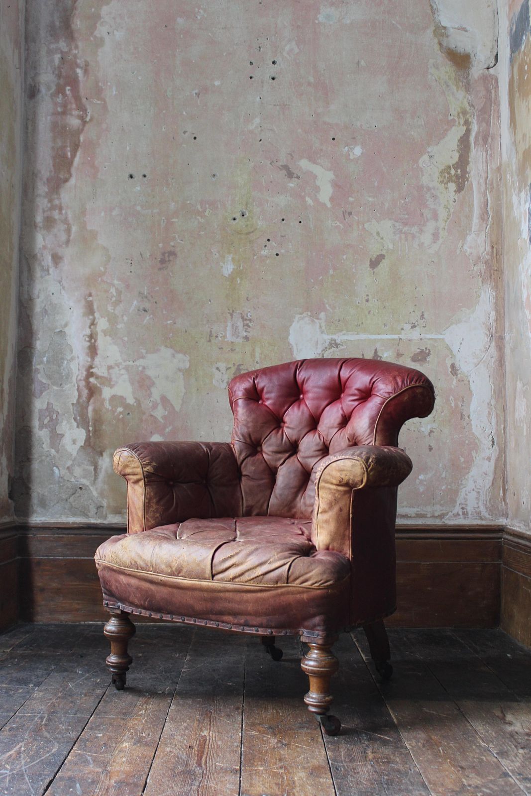 Circa 1845 Robert Strahan & Co Ireland Dublin Red Leather Armchair, Elveden Hall photo furniture