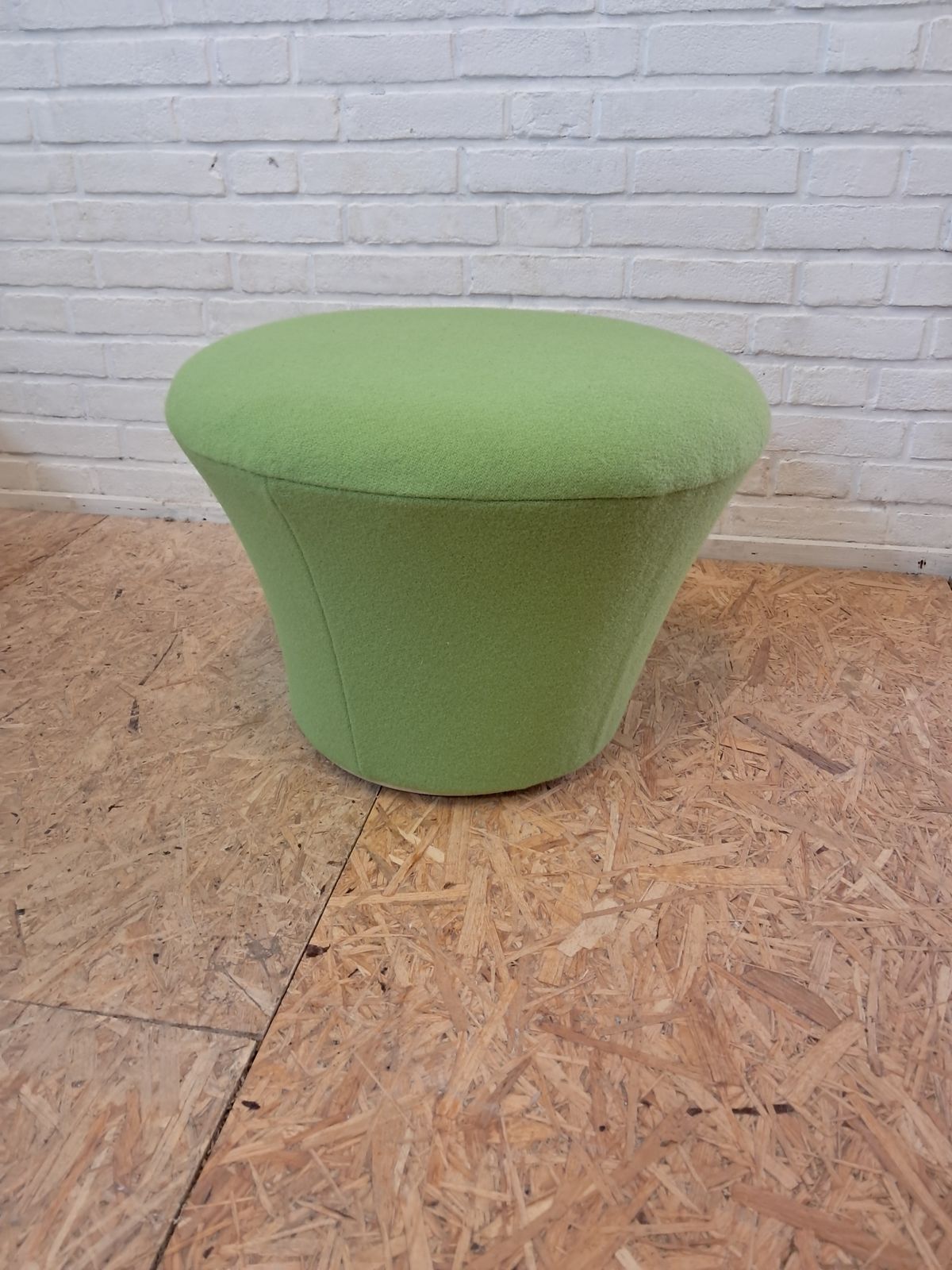 Mushroom 560 Artifort, Chair And Hocker photo furniture