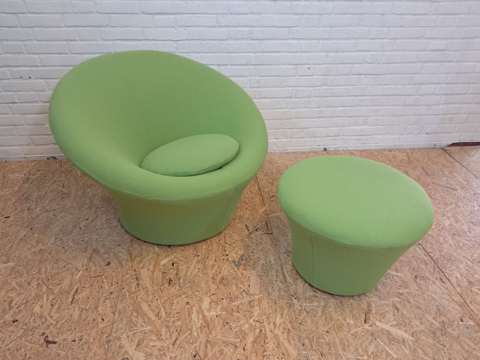Mushroom 560 Artifort, Chair And Hocker photo for sale