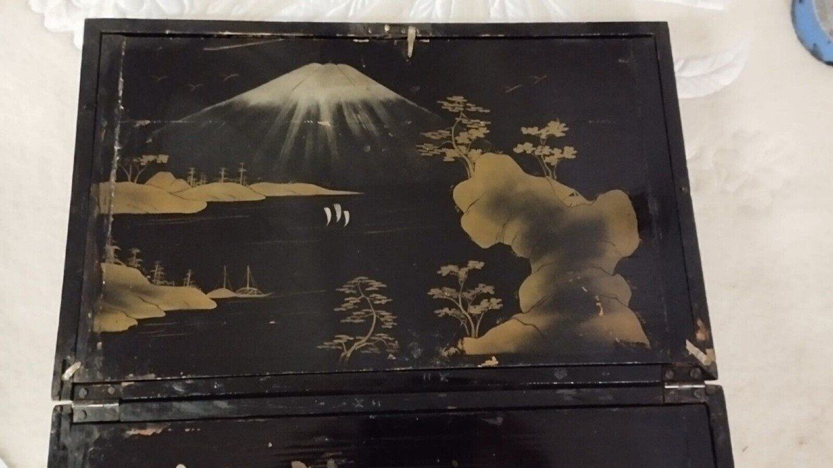 photo furniture Napoleon III Painted Wood Casket With Chinoiserie And Mother Of Pearl Inlays
