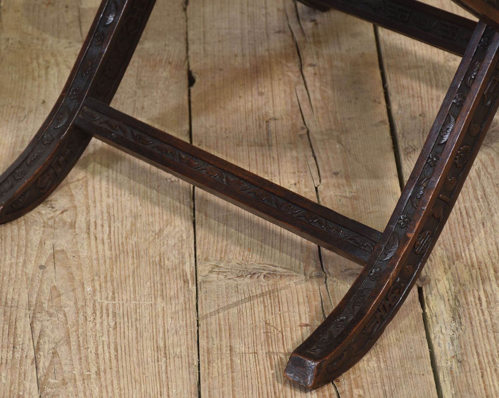 Pair Of 19th Century Chinese Folding Armchairs photo vinterior