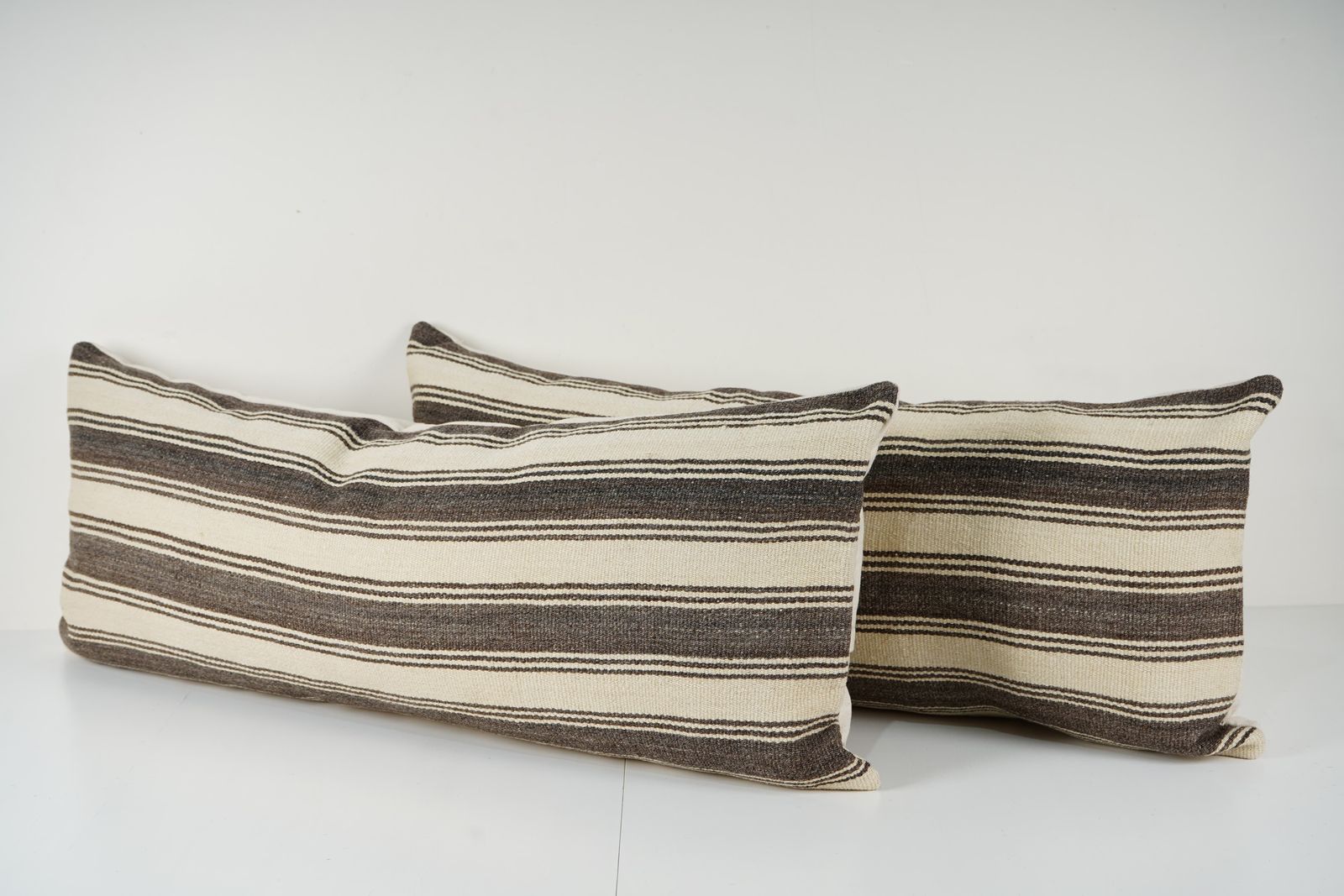 Organic Turkish Bedding Kilim Pillow Cover   Set Of Two Extra Long Tribal Cushion Cover   Ethnic House Decor   Hemp Lumbar Decor photo Textiles