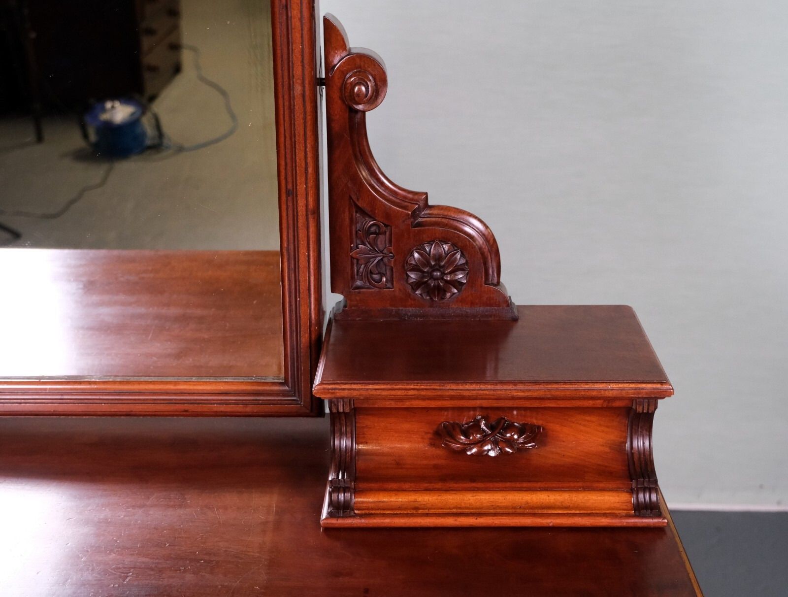 photo vinterior Brown Victorian Chest Of Drawers/ Dressing Table With Mirror & Drawers