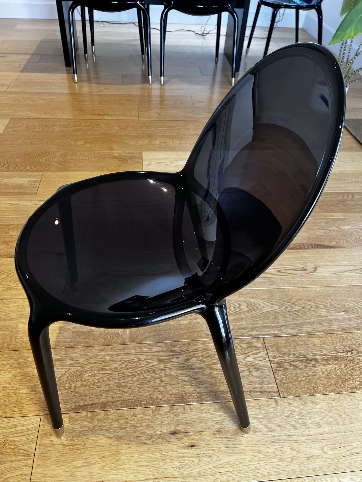 Set Of 6 Roche Bobois ‘Loop’ Dining Chairs – Black Gloss With Polished Gold Feet photo for sale