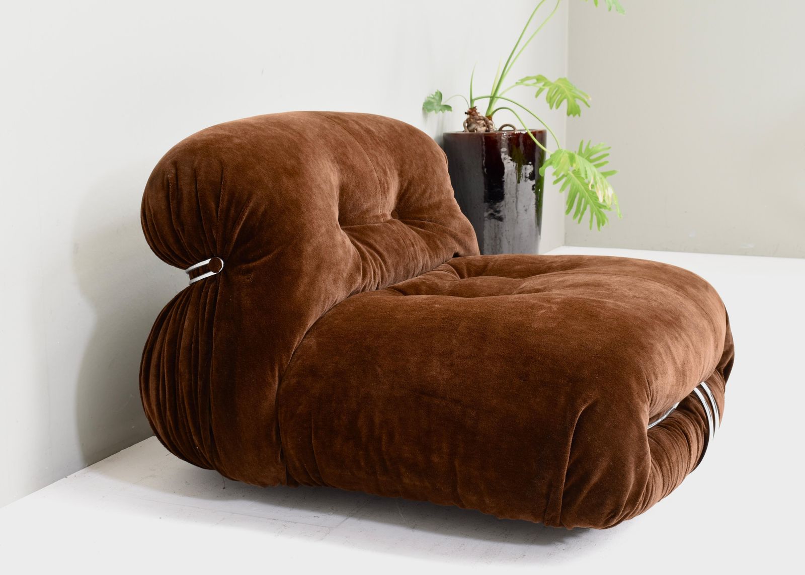 photo furniture Soriana Chair By Scarpa In Original Chocolate Brown Mohair   Cassina, 1960s