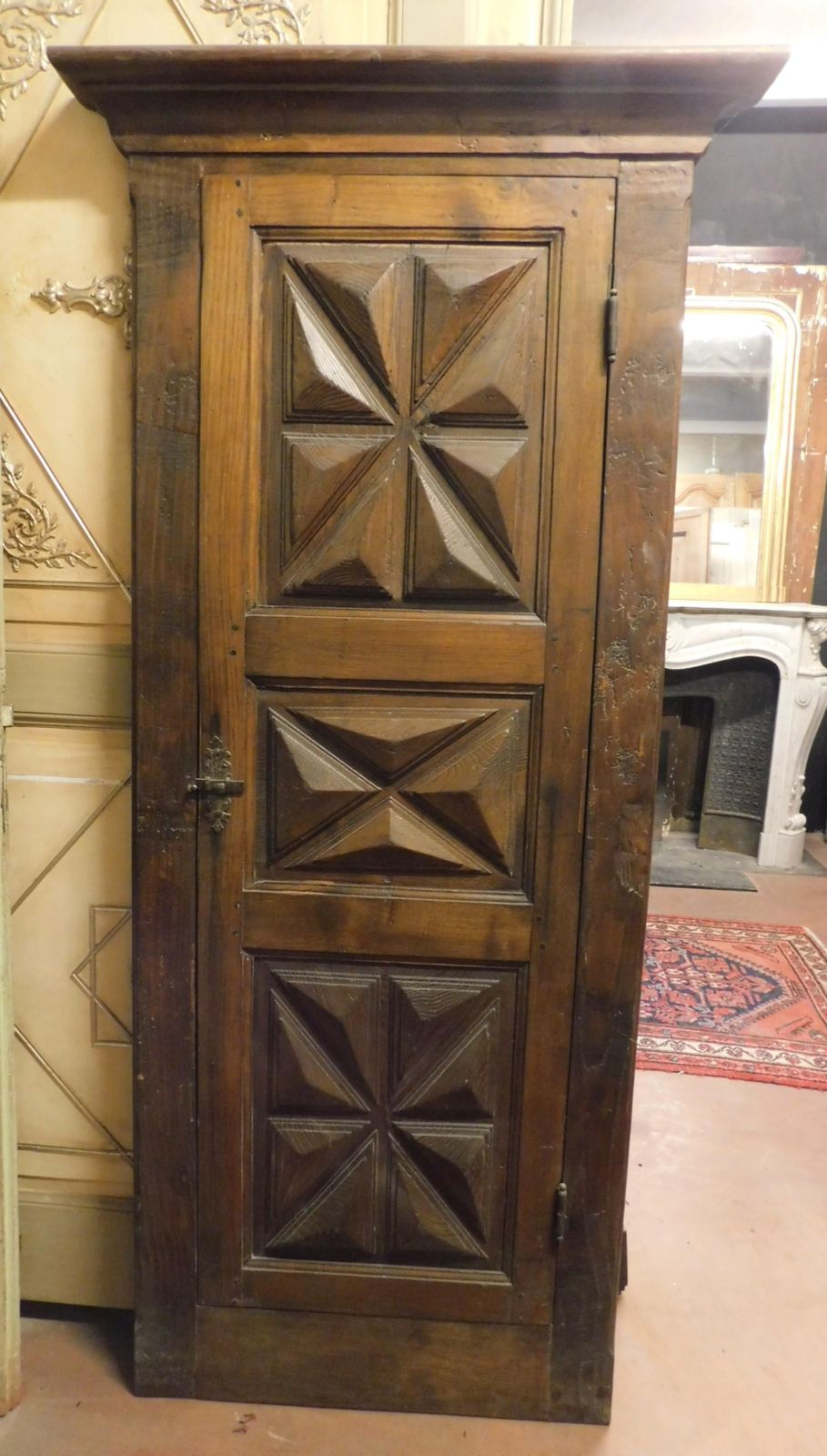 Facade, Placard Wall Panel Carved Diamond Point, Italy photo furniture