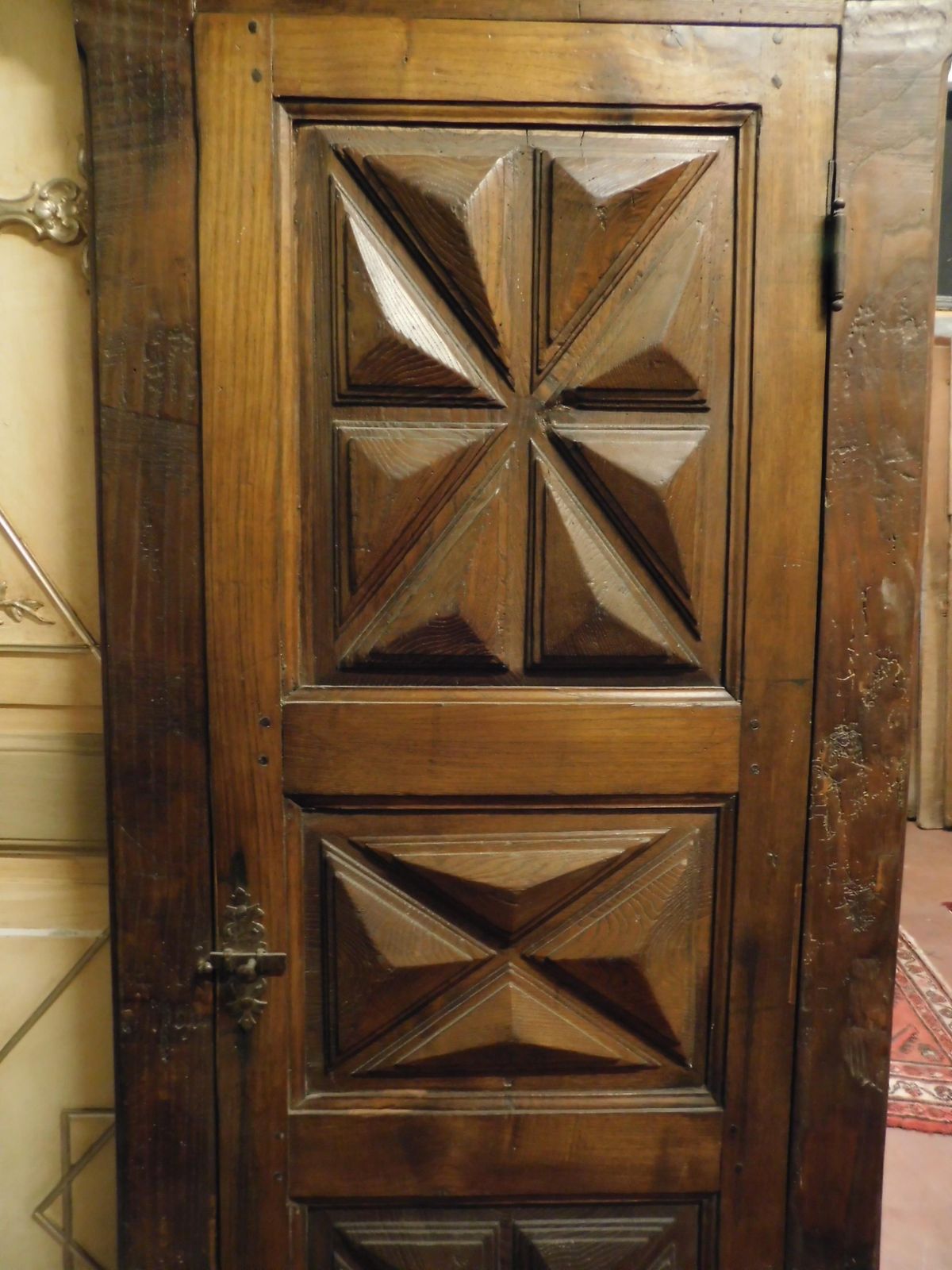 Facade, Placard Wall Panel Carved Diamond Point, Italy photo Furniture