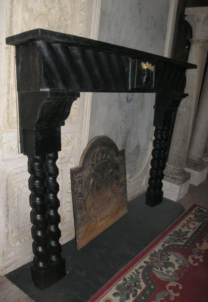 Camino Mantello In Legno Laccato Nero, Scultura Centrale E Gambe Mosse, Italia photo vinterior