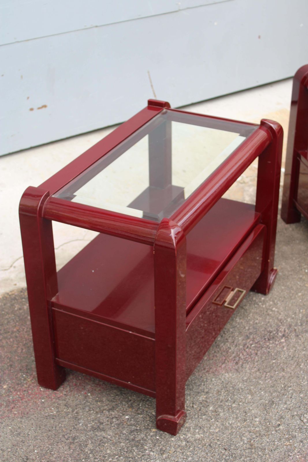 photo vinterior Pair Of Red Lacquer Nightstands With Drawers And Glass Top 1970 Italy