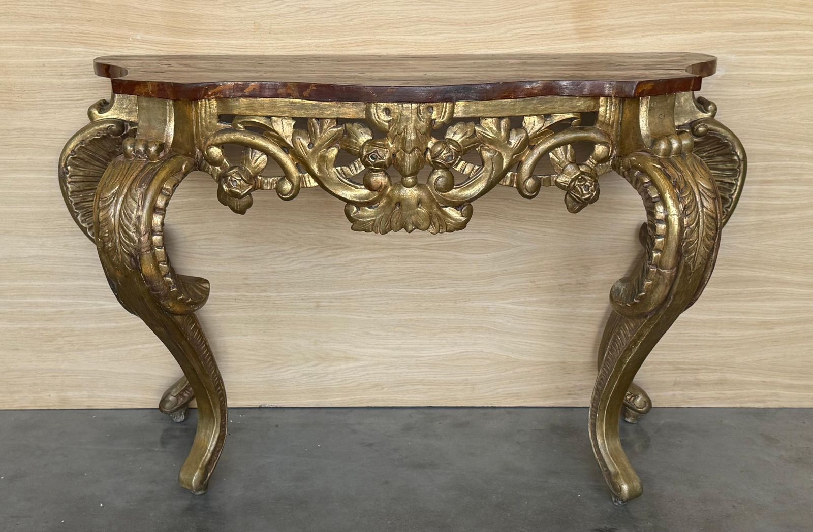 Console italienne faux marbre dorée à décor d'acanthe et de baies, vers 1820 photo furniture