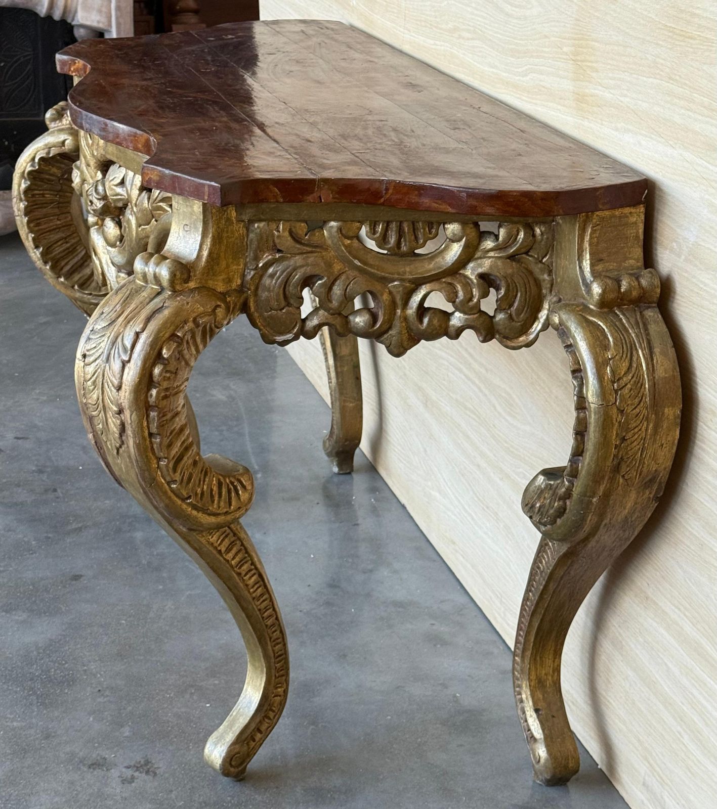 Mobilier Console italienne faux marbre dorée à décor d'acanthe et de baies, vers 1820 photo