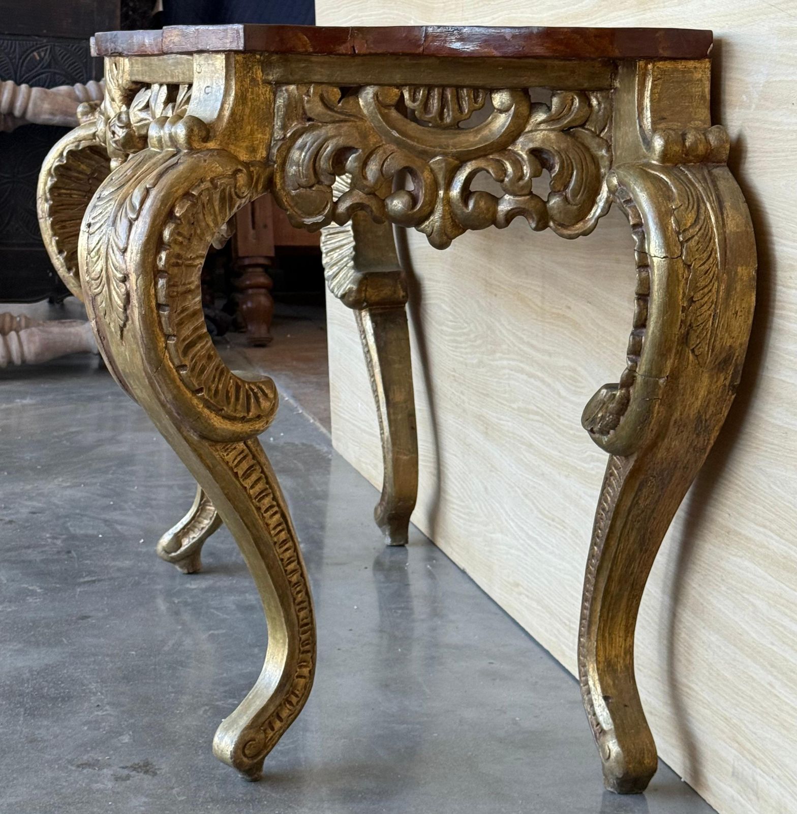 4603.0 Console italienne faux marbre dorée à décor d'acanthe et de baies, vers 1820 photo