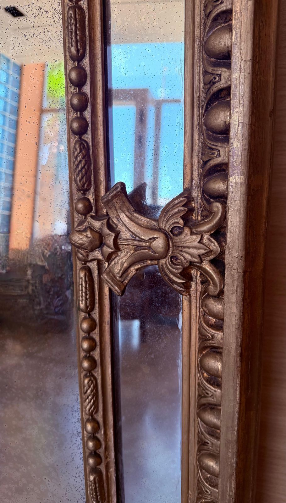 Grand miroir vertical doré à fronton chérubin, France, XIXe siècle photo buy