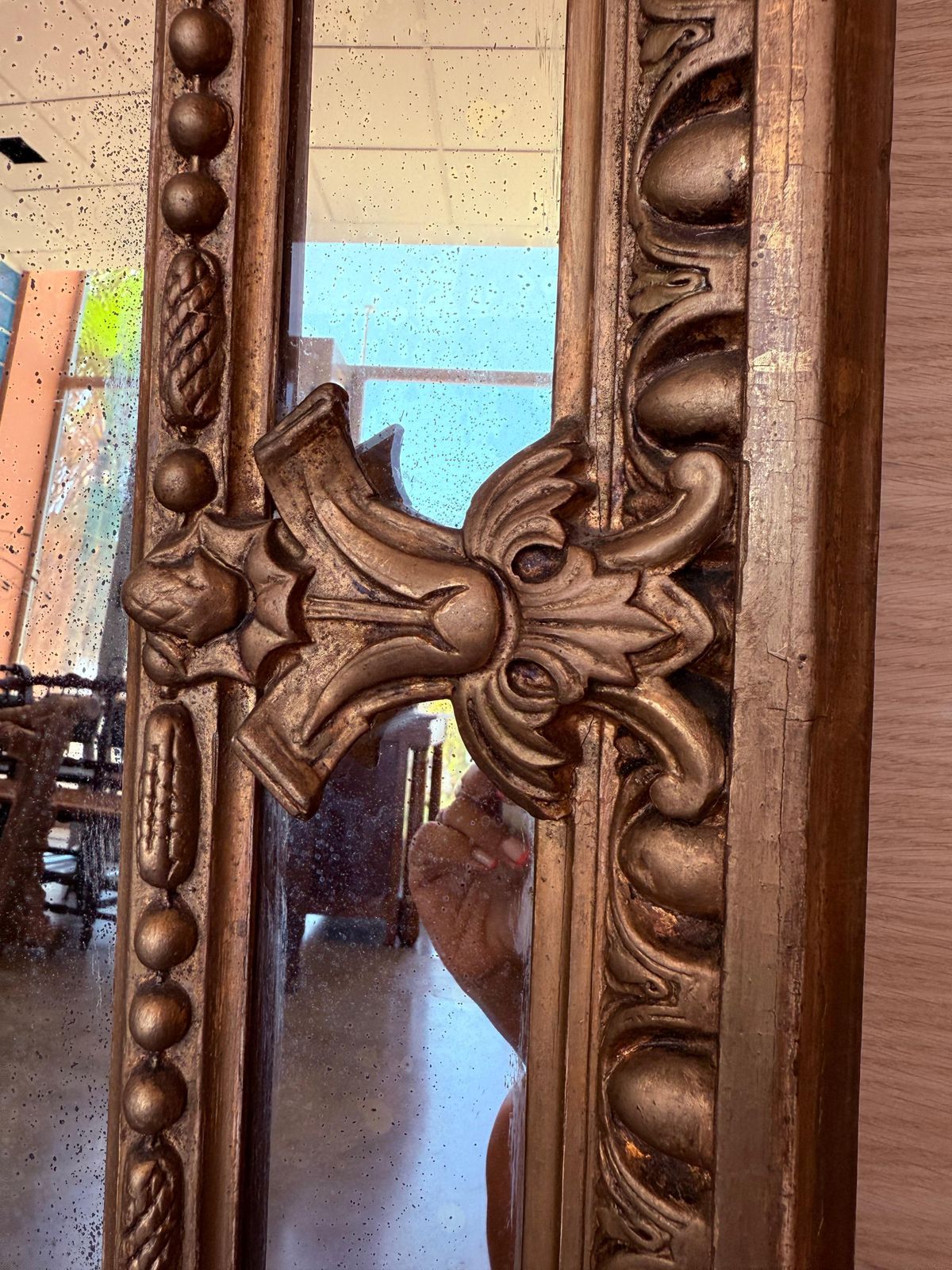 photo for sale Grand miroir vertical doré à fronton chérubin, France, XIXe siècle