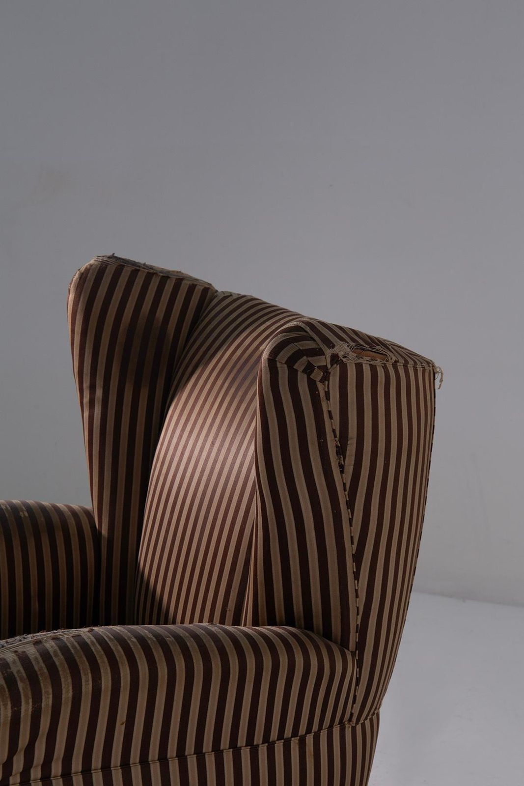 Osvaldo Borsani Rare Armchairs In Orignal Condition In Silk photo 6881.0
