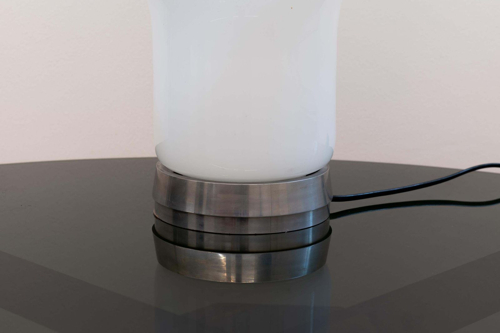 Angelo Mangiarotti Lesbo Table Lamp In Metal And Blown Glass By Artemide photo vinterior