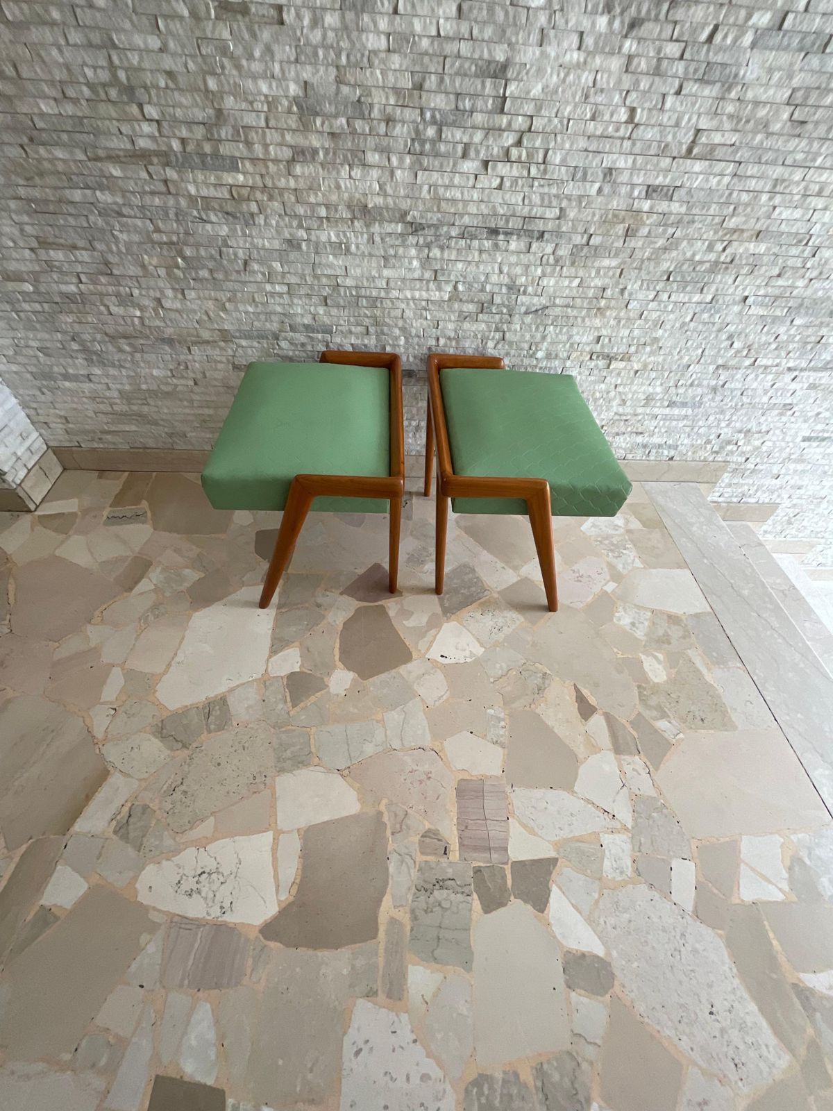photo furniture Ico Parisi   Coppia Di Panchette In Ciliegio Imbottitura Originale Ieco Pelle