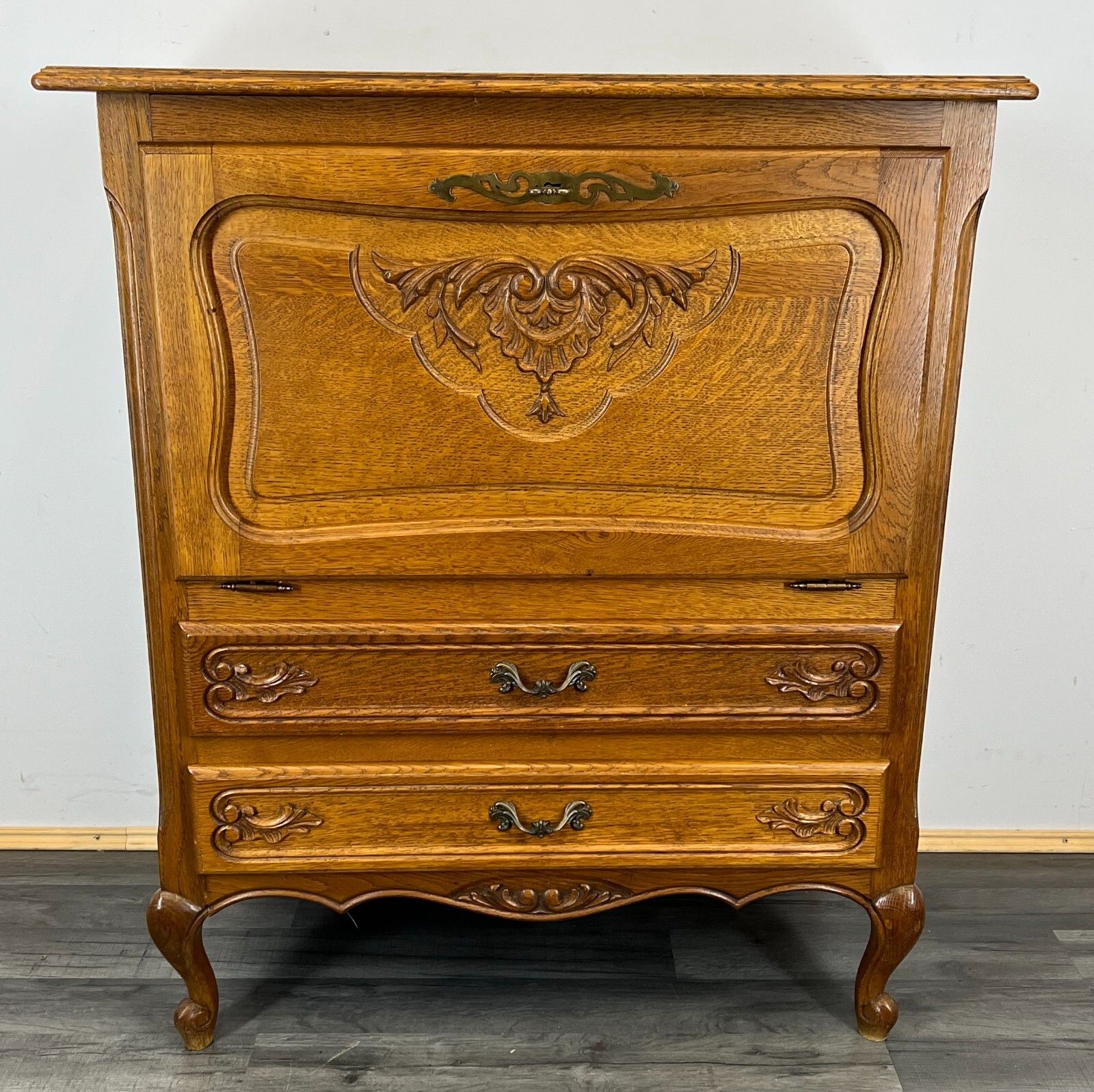 Vintage Oak French  Louis XIV Chest Of Drawers / Sideboard / Cabinet (Lot 2035)