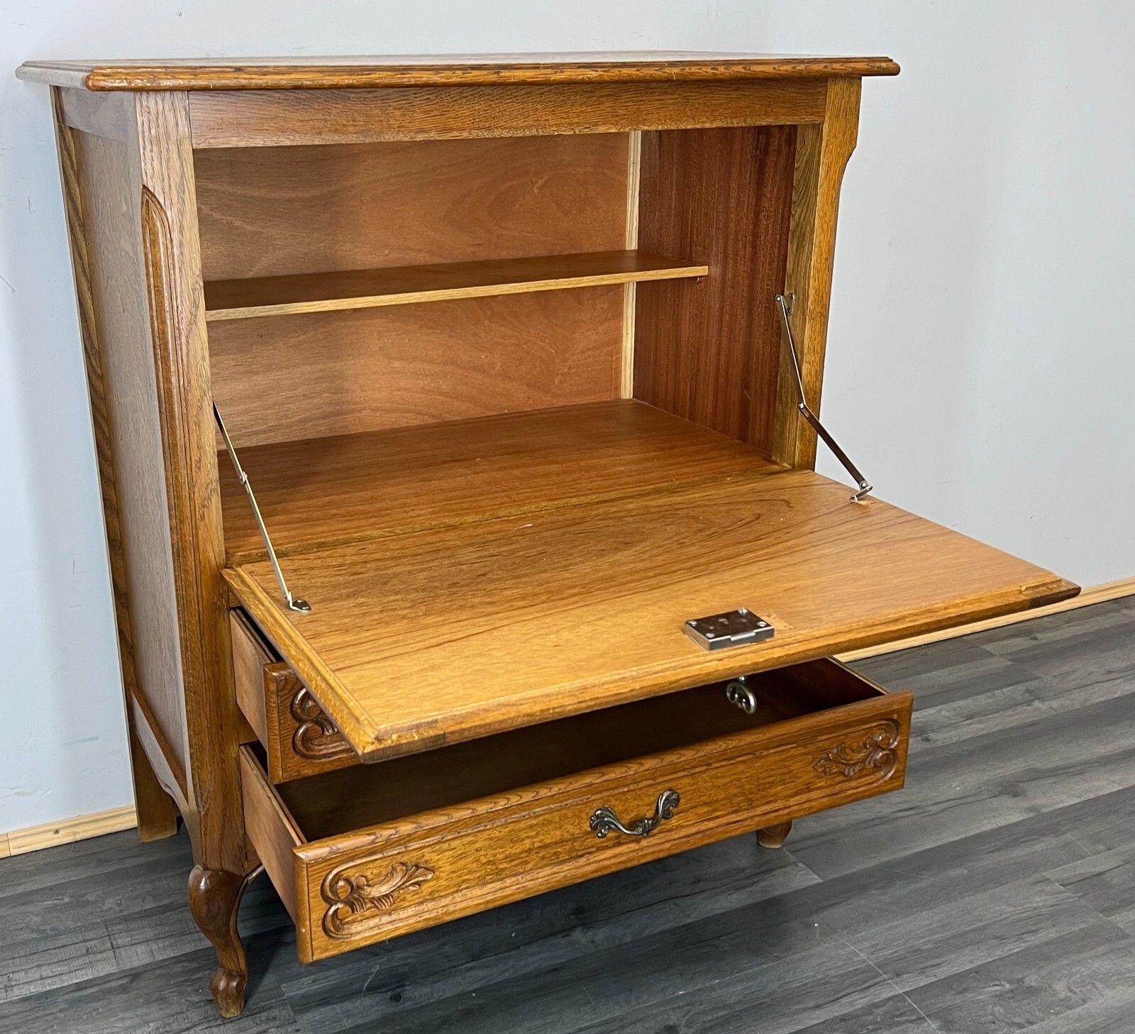 photo furniture Vintage Oak French  Louis XIV Chest Of Drawers / Sideboard / Cabinet (Lot 2035)