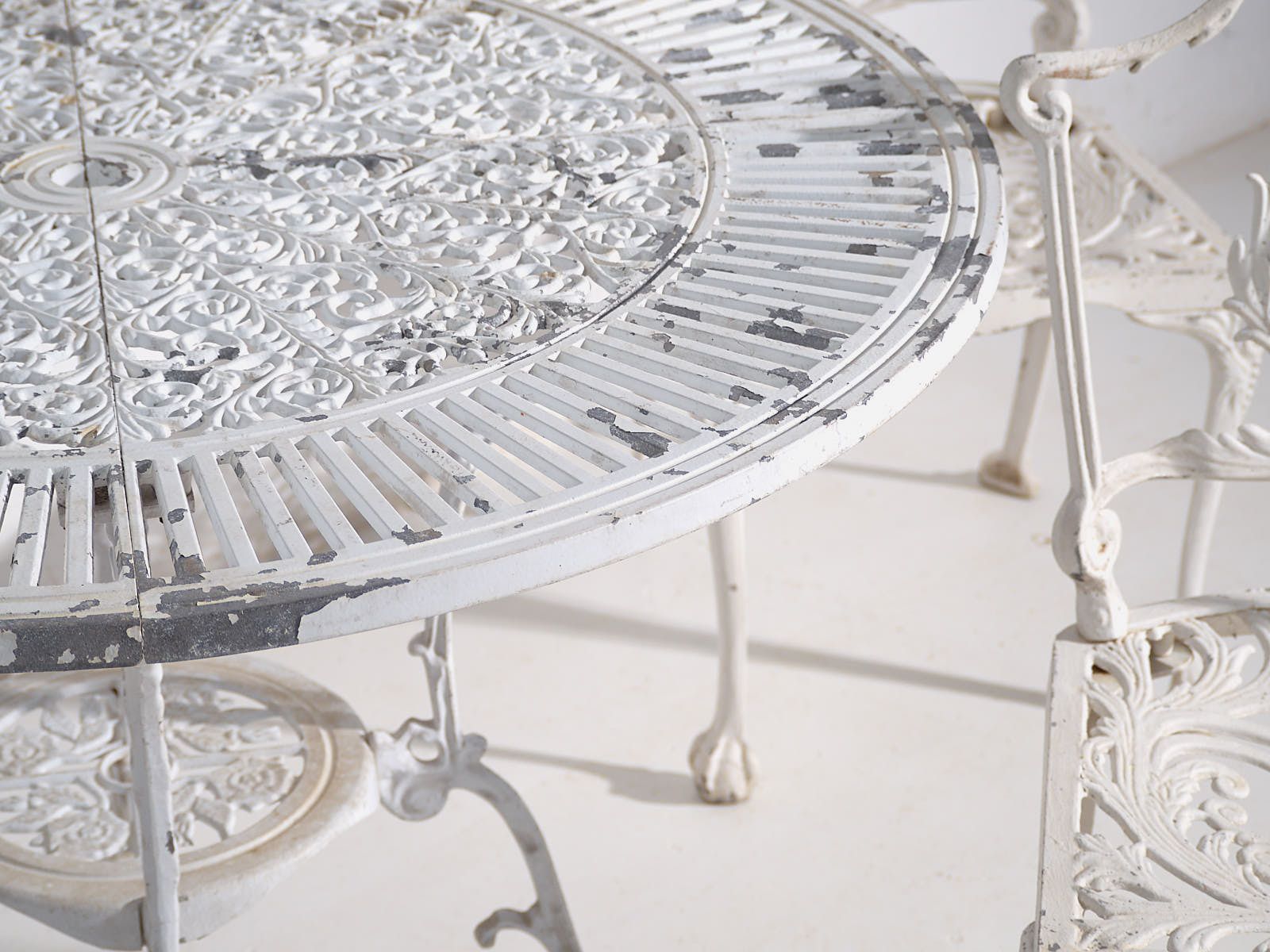 photo vinterior Vintage White Garden Table And Chairs (C.1950). Set Of 5 Pieces
