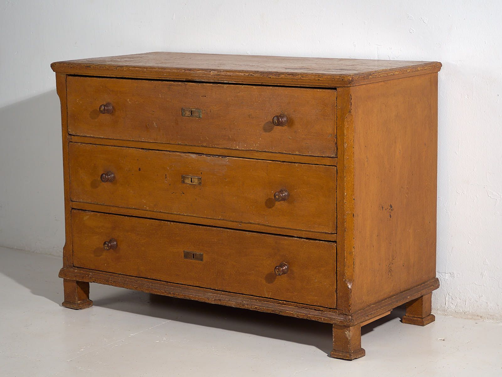 photo furniture Antique Three Drawer Chest (C.1920) #14