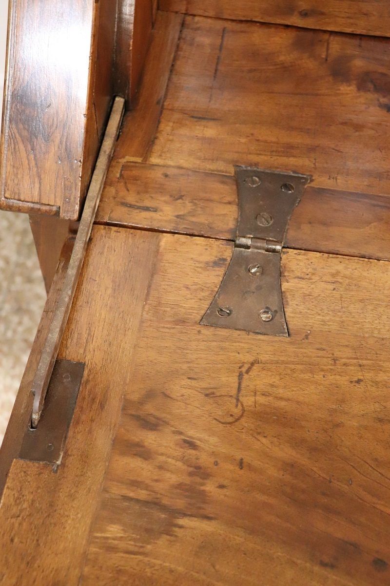 Antique Chest Of Drawers In Walnut, 1700s photo for sale