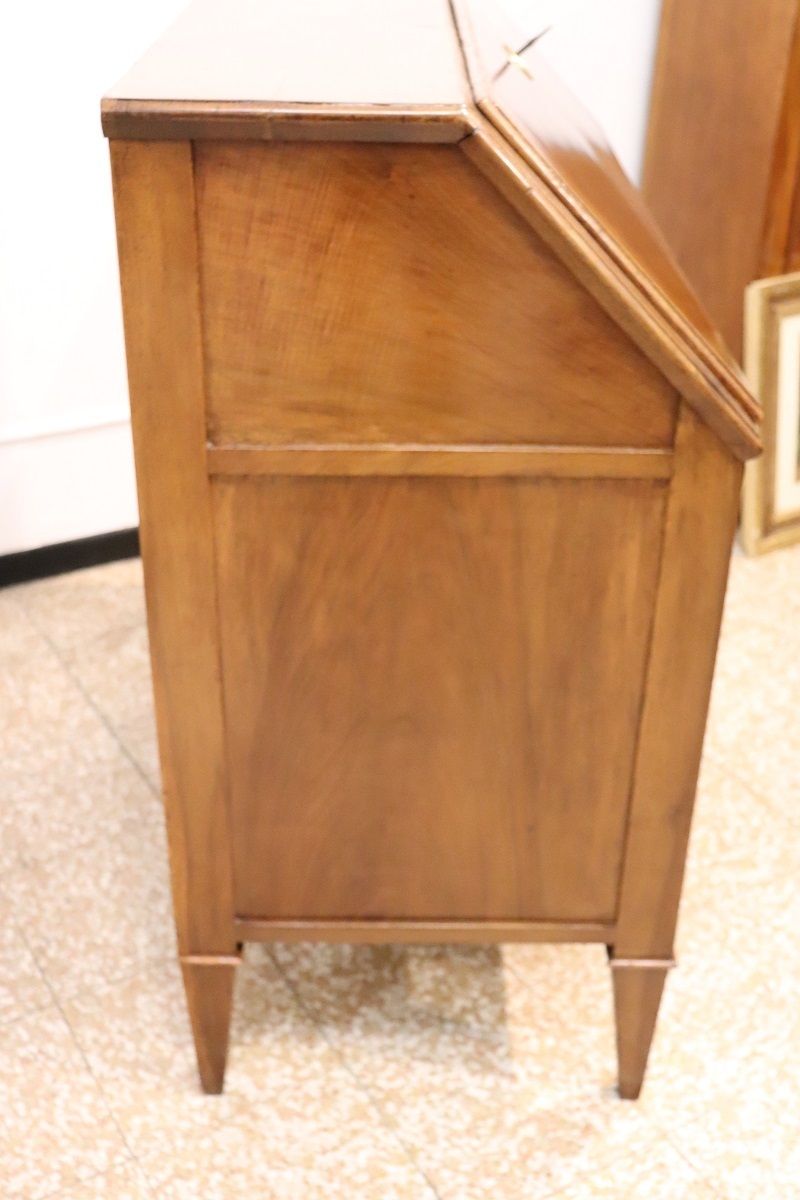 Antique Chest Of Drawers In Walnut, 1700s photo vintage