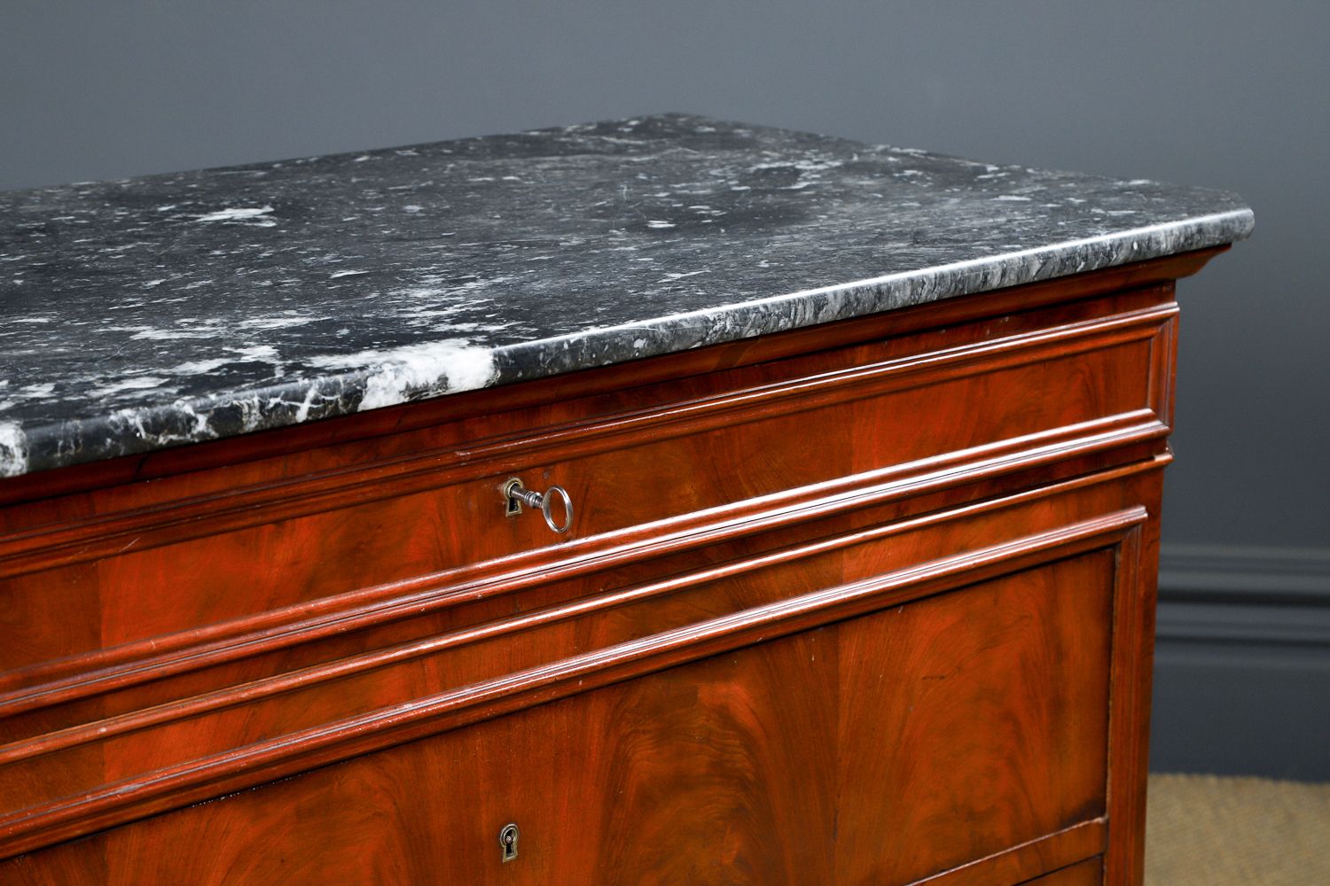 photo vinterior French Louis Philippe Biedermeier Flame Mahogany & Marble Bedroom Chest Of Drawers / Commode (Circa 1850)