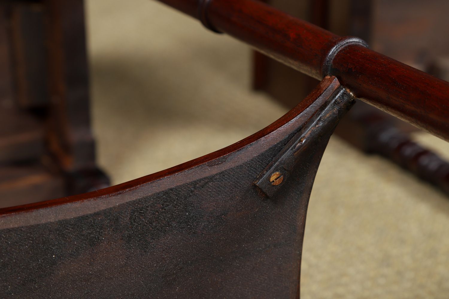 photo furniture Small English Victorian Pair Of Mahogany Bedsides Tables / Nightstands / Chests / Cabinets (Circa 1840)