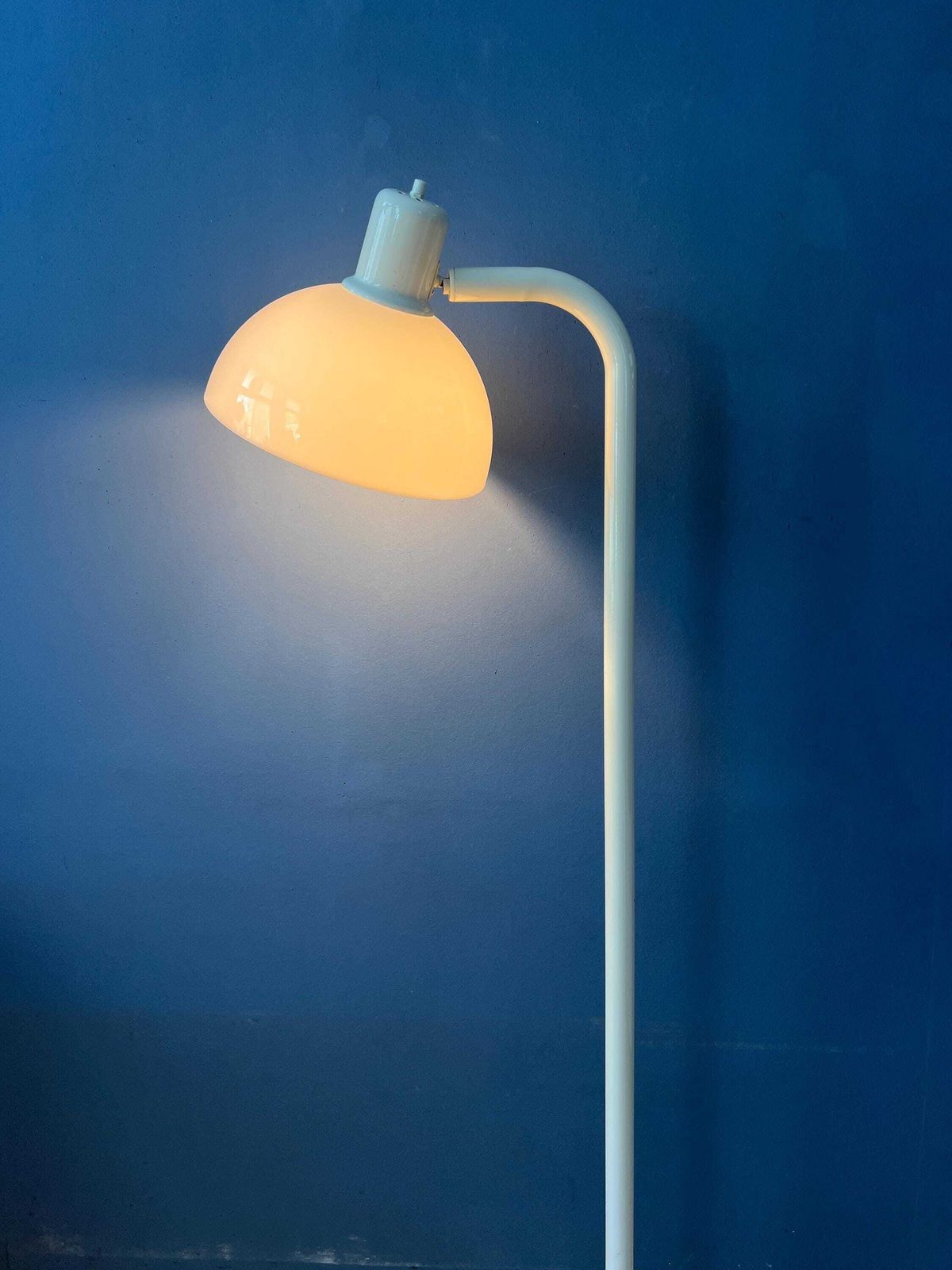 Witte Metalen Vintage Vloerlamp Met Acryl Kap