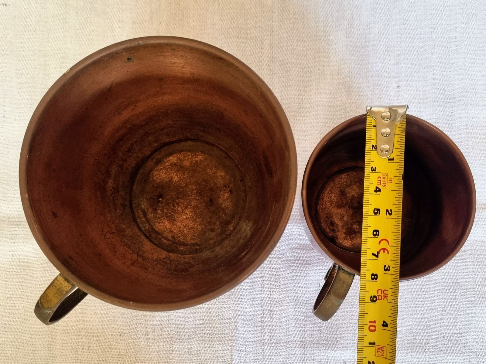 Antique Copper Mugs, Kitchen Display, French Country Decor photo vinterior