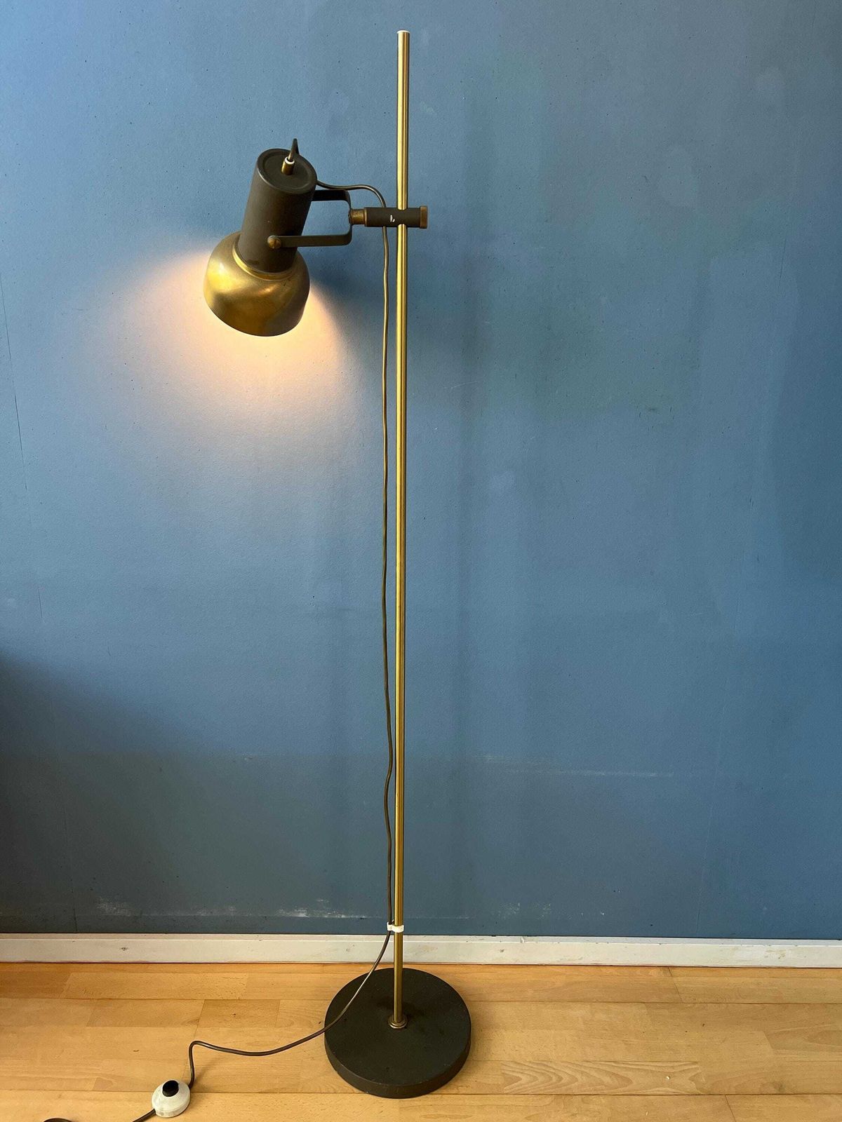 Vintage Messing Vloerlamp Met Verstelbare Spot photo furniture